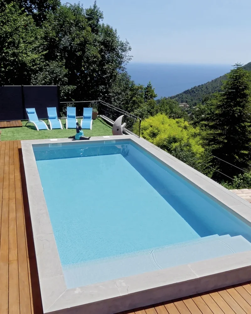 Modele piscine à coque-petite