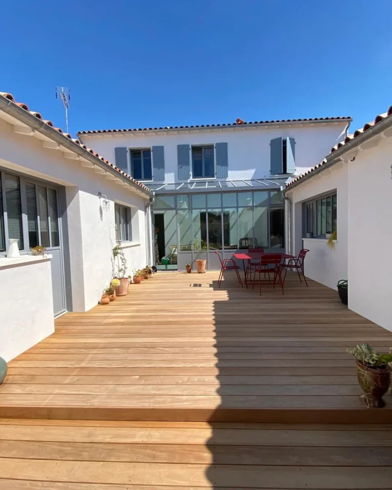 Réalisation aménagement extérieur, terrasse, L'Ambiance Extérieure, Construction de Piscine à La Rochelle