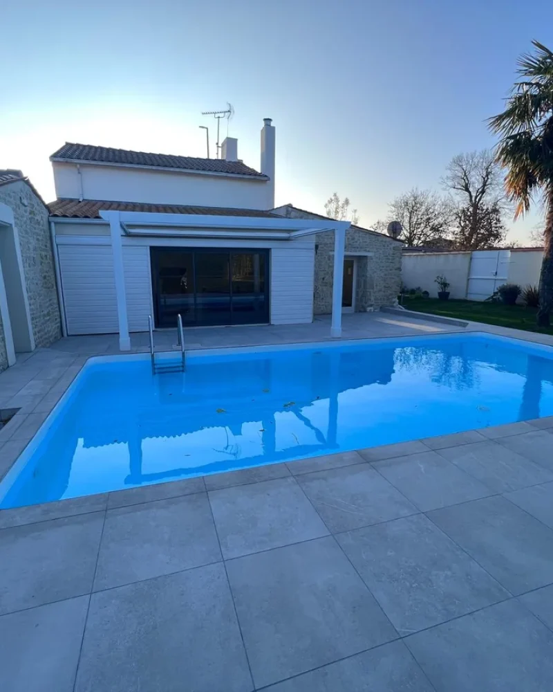Réalisation piscine maçonnée, L'Ambiance Extérieure, Construction de Piscine à La Rochelle