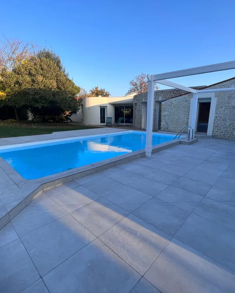 Réalisation piscine maçonnée, L'Ambiance Extérieure, Construction de Piscine à La Rochelle