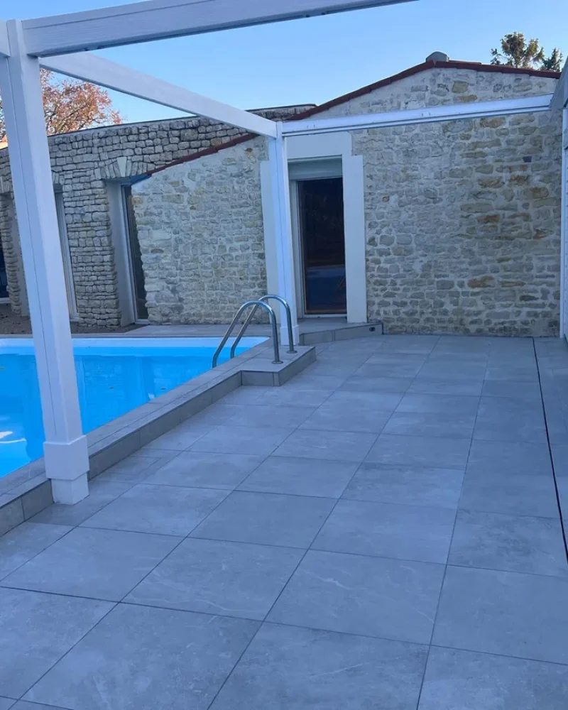 Réalisation piscine maçonnée, L'Ambiance Extérieure, Construction de Piscine à La Rochelle